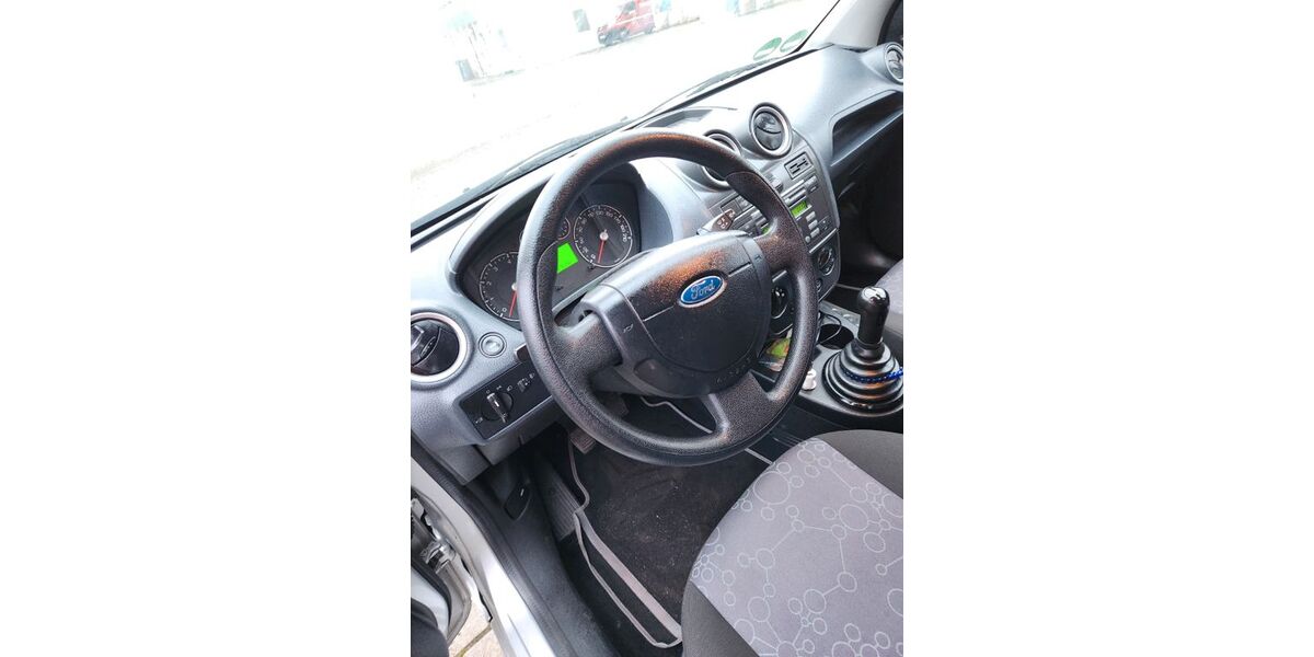 Ford Fiesta 79.800 km 2.399 &euro; Osnabrück 49080