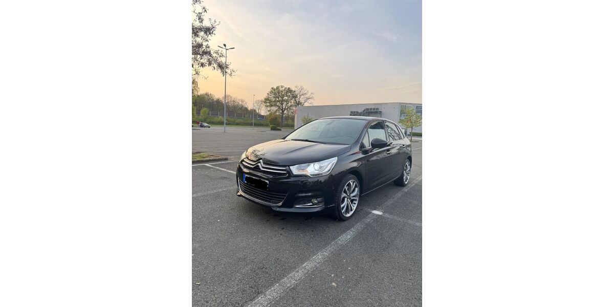 Citroen C4 182.000 km 7.300 &euro; lotte 49504