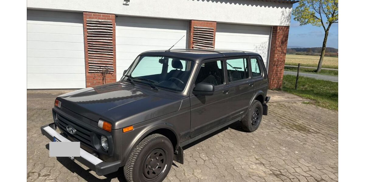 Lada Niva 74.295 km 14.900 &euro; Melle 49326